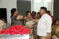Pawan Kalyan wife Anna Lezhneva Pays Homage to Allu Kanakaratnam